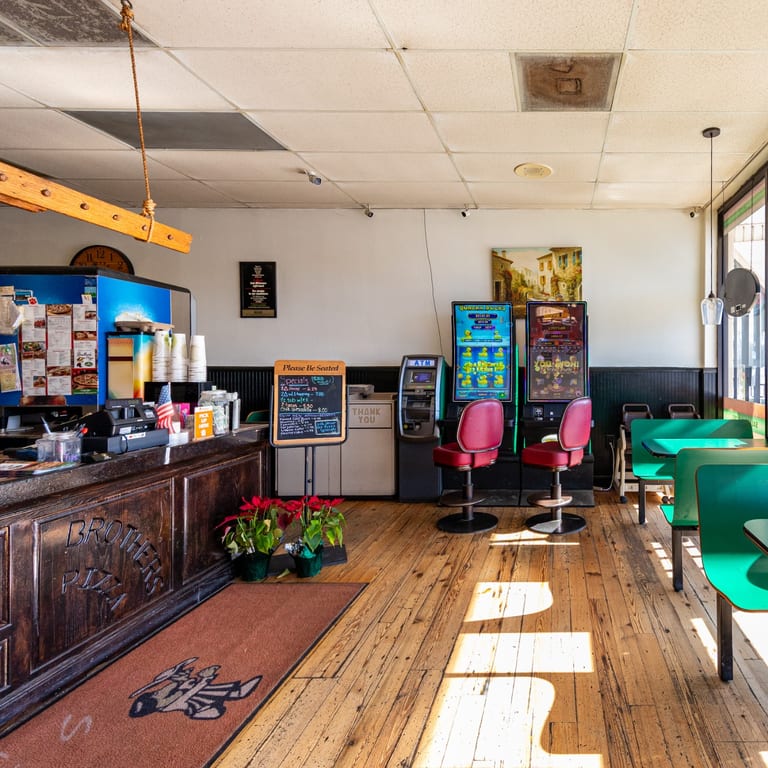 Relaxed Dine-In Experience